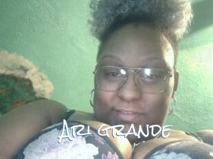 Ari_grande