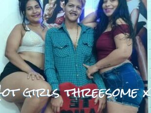 Hot_girls_threesome_x
