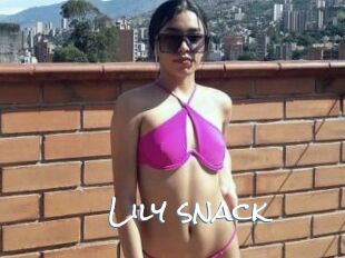Lily_snack