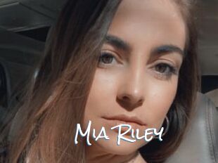 Mia_Riley