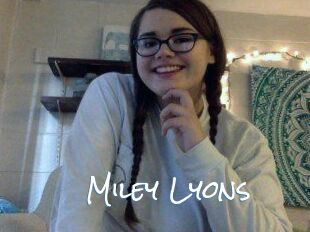 Miley_Lyons