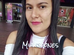 Mia_joones