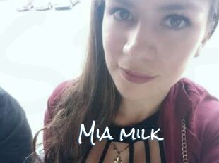 Mia_milk